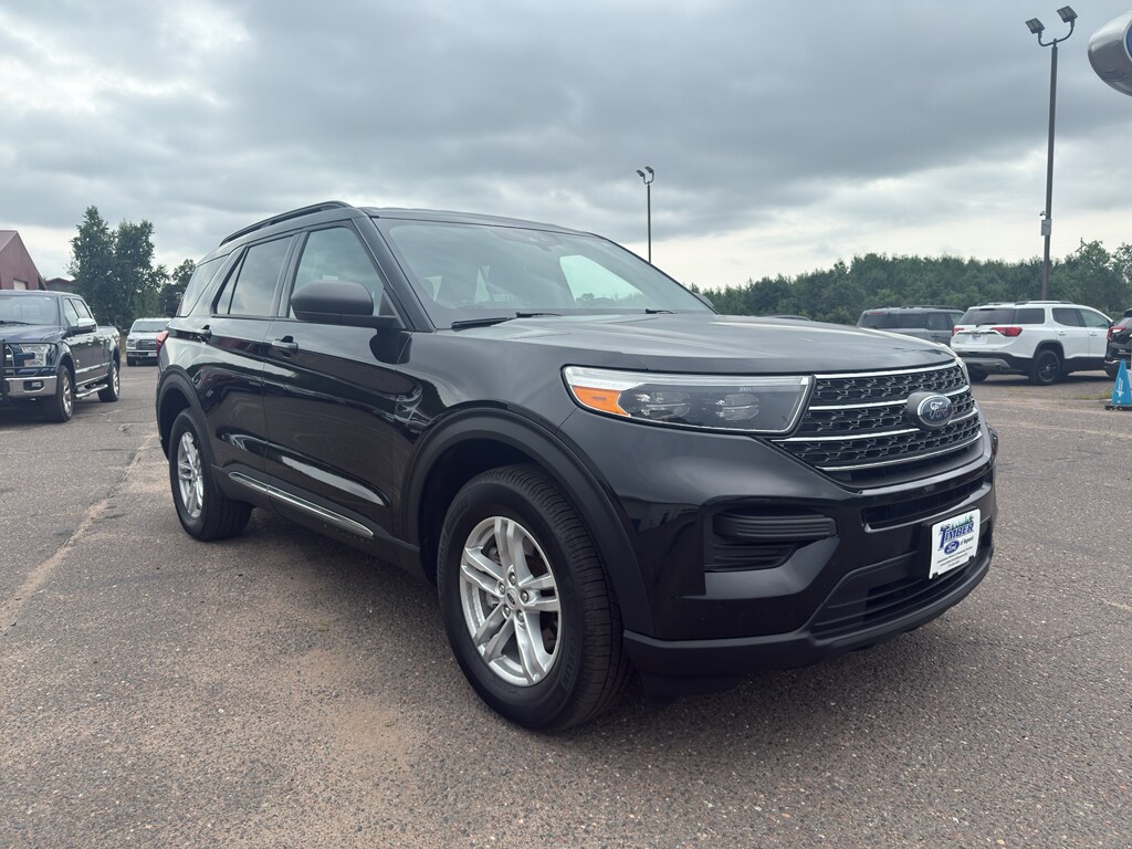 2023 Ford Explorer XLT photo 3