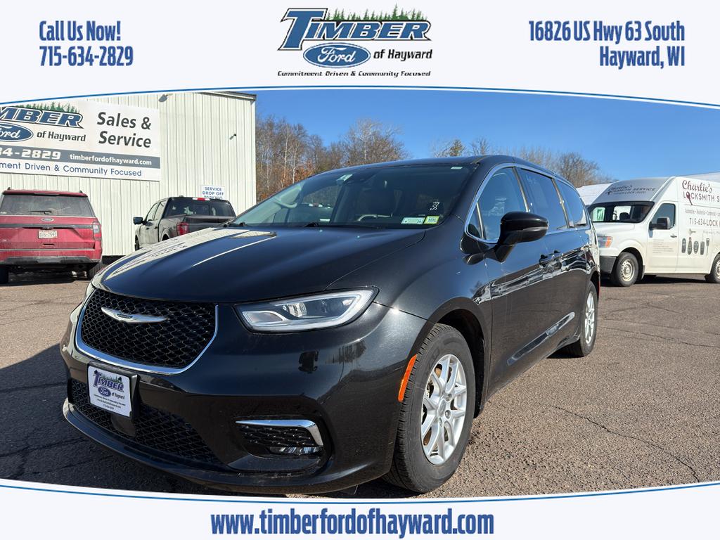 2023 Chrysler Pacifica Touring L's photo