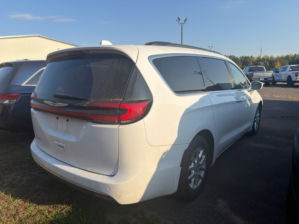 2022 Chrysler Pacifica Touring L photo 4