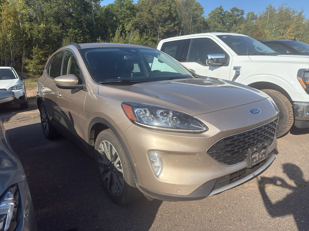 2020 Ford Escape Titanium photo 3