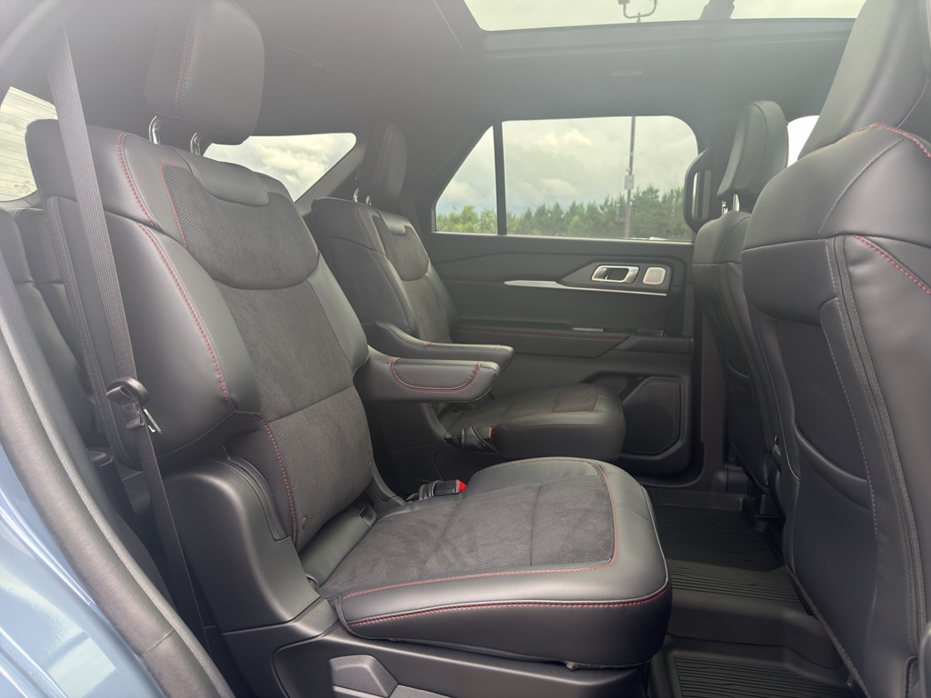 2026 Ford Explorer ST - Photo 14