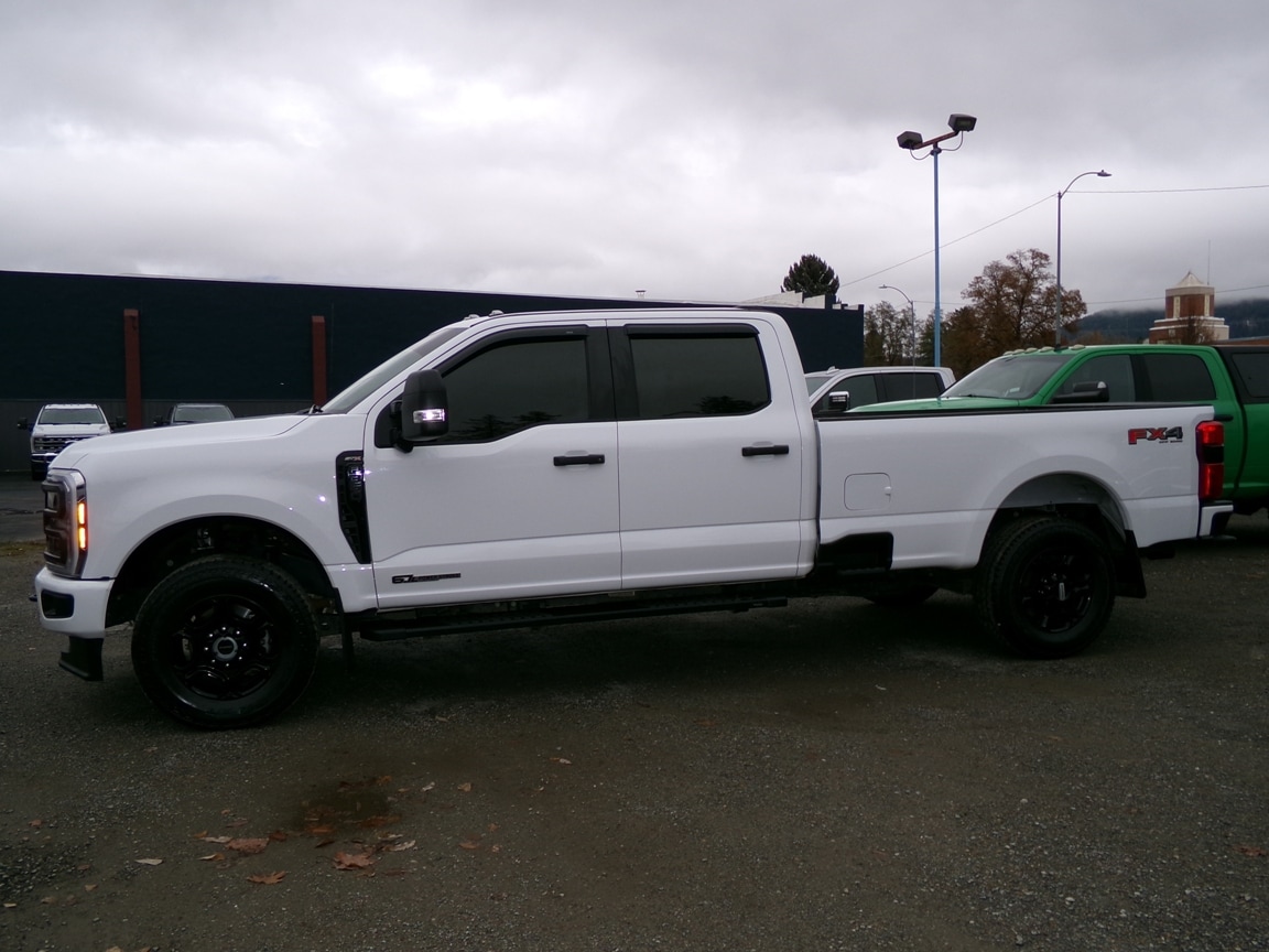 2024 Ford F-350 Super Duty XL's photo