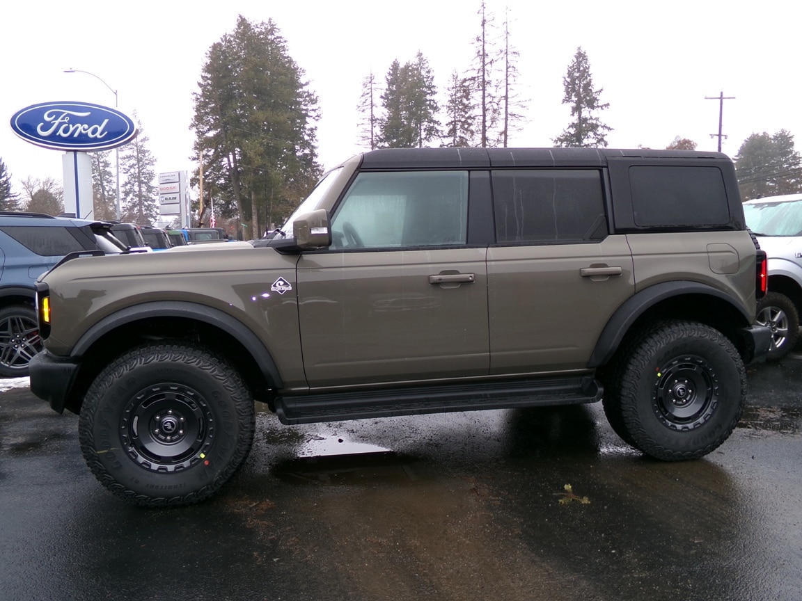 2025 Ford Bronco Outer Banks's photo
