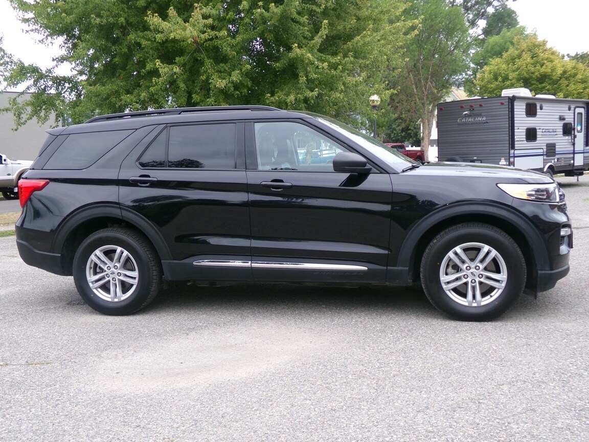 2024 Ford Explorer XLT photo 2