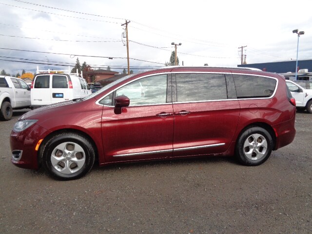 2017 Chrysler Pacifica Touring Plus photo 2