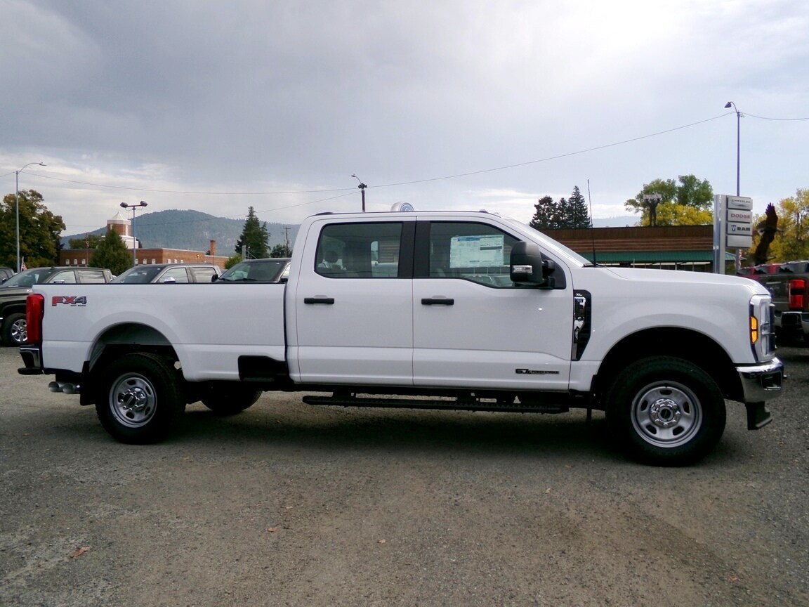 2025 Ford F-350 XL photo 2