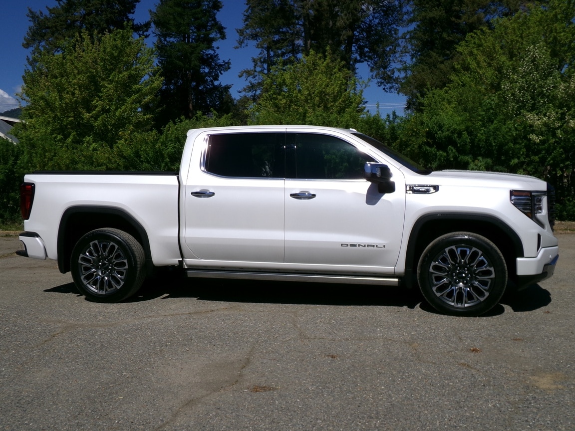 2025 GMC Sierra 4WD Crew Cab Short Box Denali Ultimate's photo