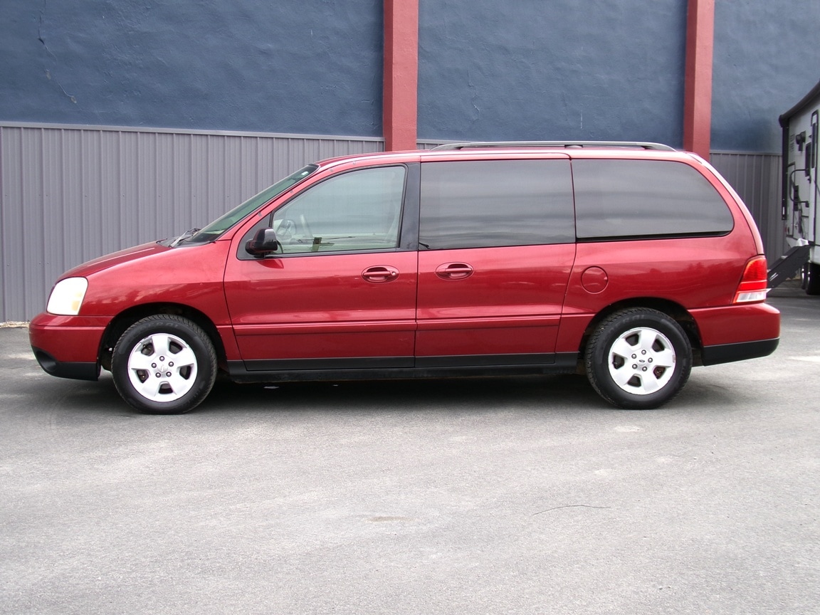 2004 Ford Freestar SES's photo