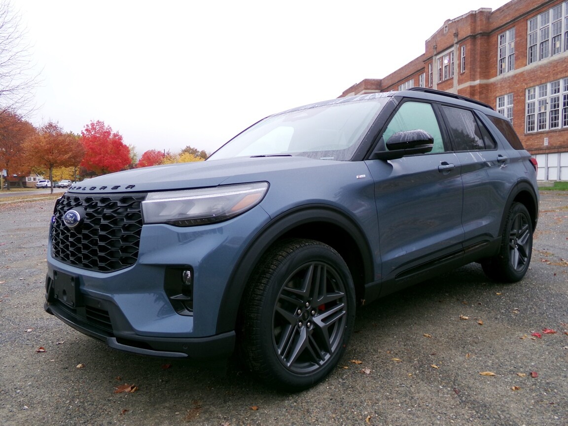 2025 Ford Explorer ST-Line photo 3