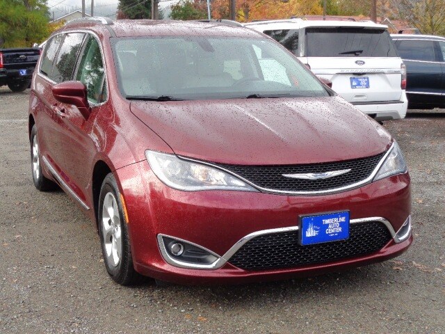 2017 Chrysler Pacifica Touring Plus photo 4