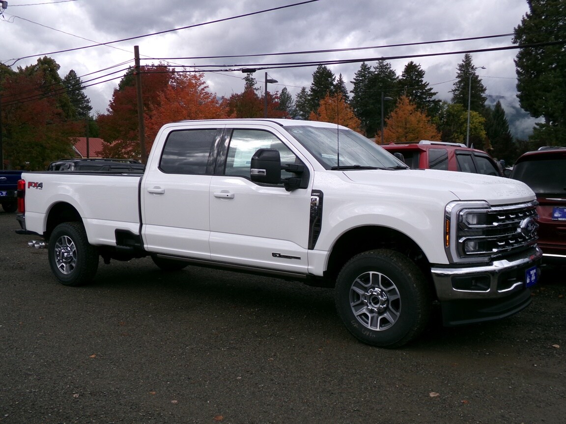 2026 Ford F-350 Lariat photo 2