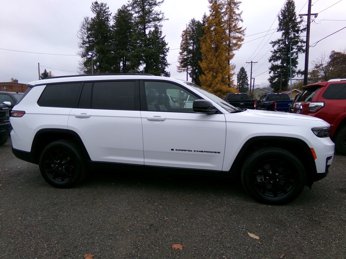 2024 Jeep Grand Cherokee Altitude photo 4