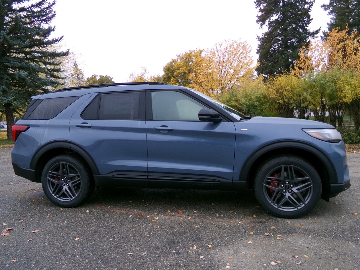 2025 Ford Explorer ST-Line photo 2