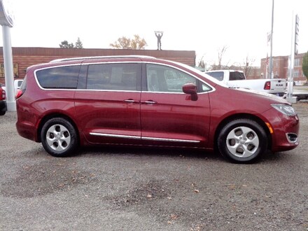 2017 Chrysler Pacifica Touring-L Plus Minivan