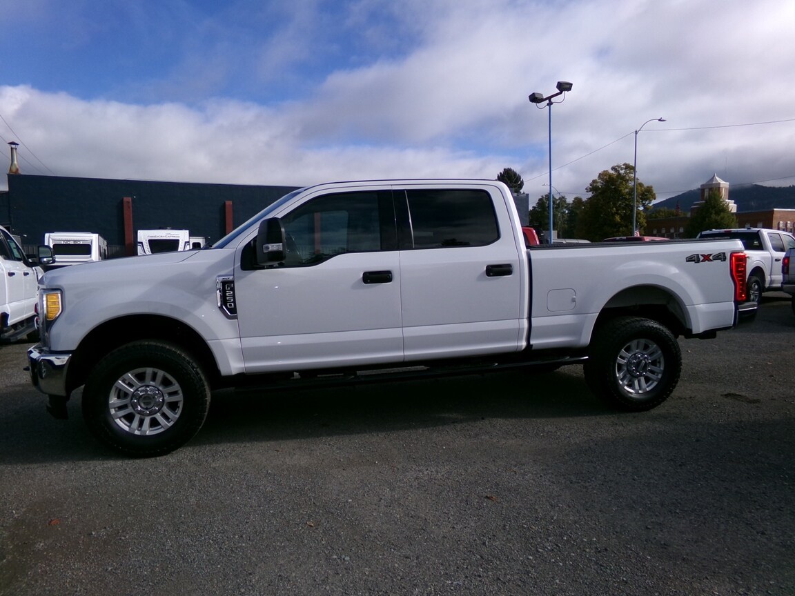 2017 Ford F-250 XLT photo 2