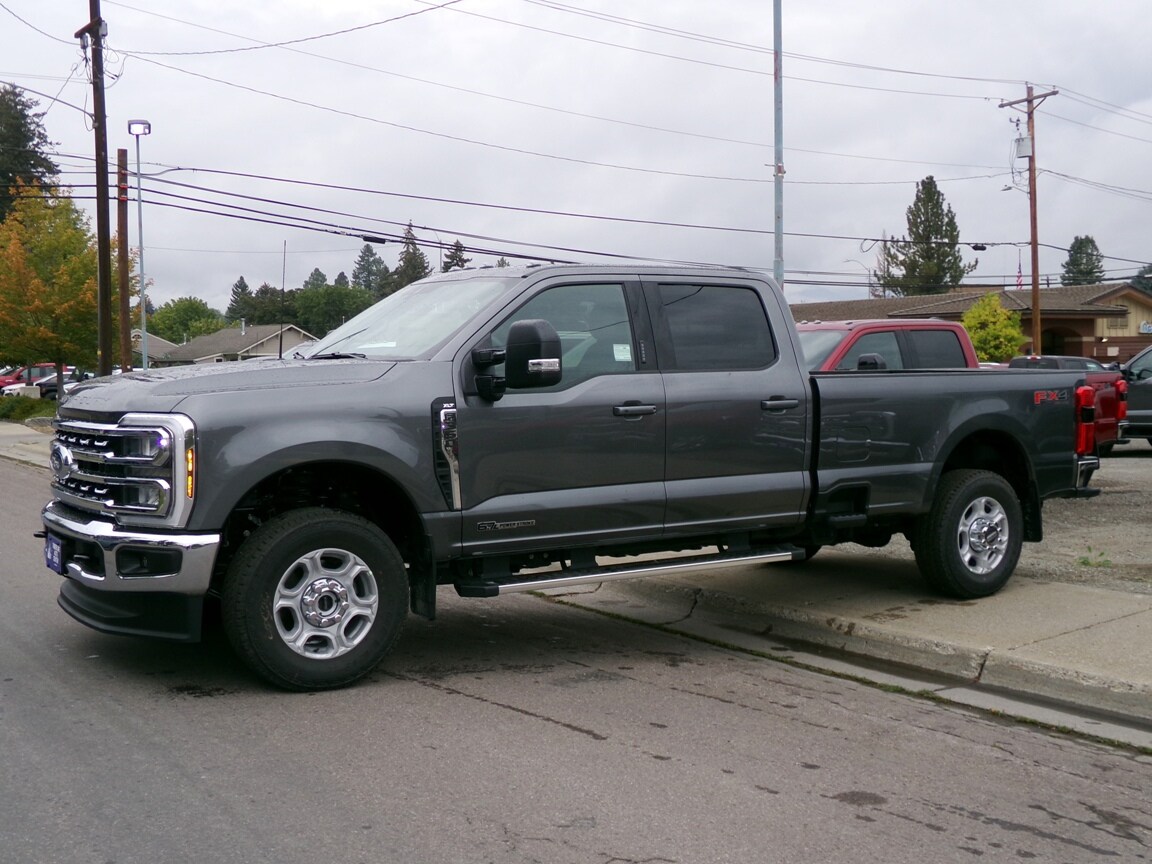 2026 Ford F-350 XLT photo 2