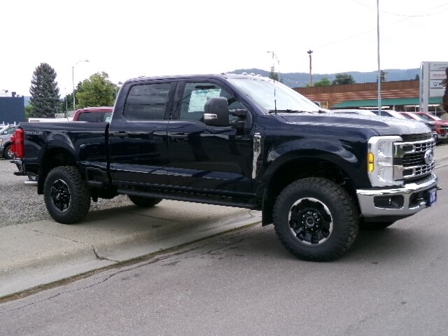 2025 Ford F-350 XLT photo 2