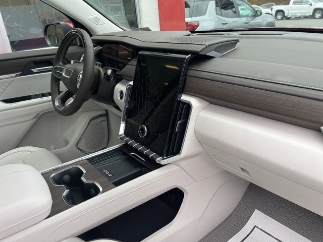 2026 GMC Acadia Denali - Photo 13