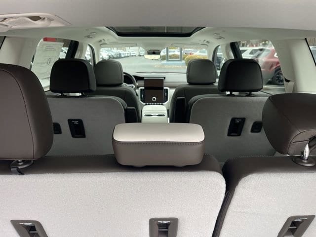2026 GMC Acadia Denali - Photo 20