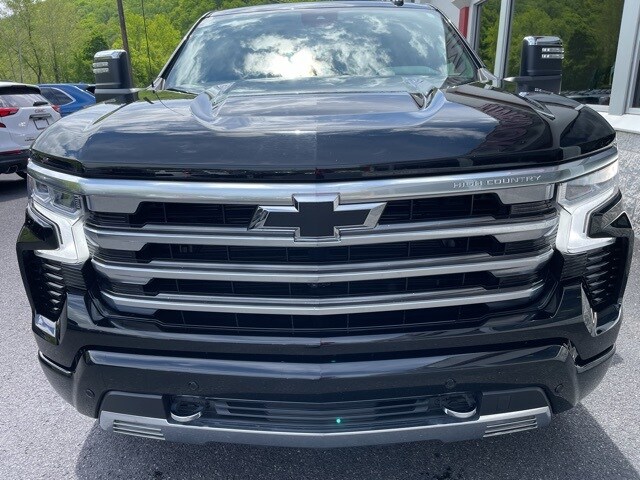 2024 Chevrolet Silverado 1500 High Country photo 3