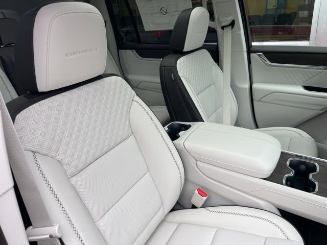 2026 GMC Acadia Denali - Photo 11