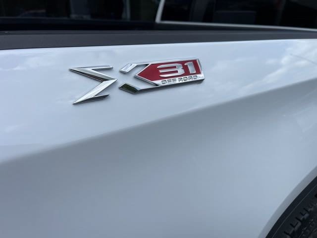 2026 GMC Sierra 1500 SLT - Photo 9