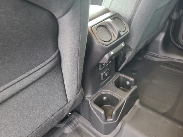 2025 Jeep Wrangler 4-Door Sahara - Photo 23