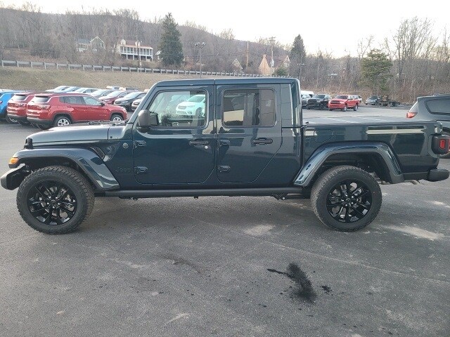 2025 Jeep Gladiator Sport photo 2