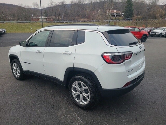 2025 Jeep Compass Latitude photo 3