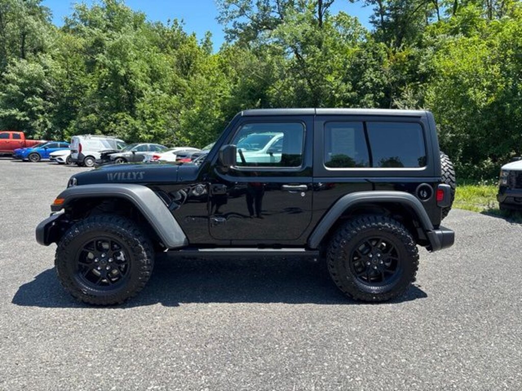 Used 2025 Jeep Wrangler Willys SUV
