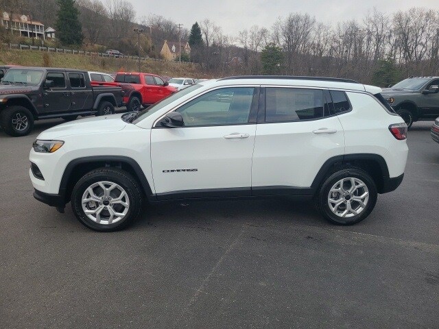 2025 Jeep Compass Latitude photo 2