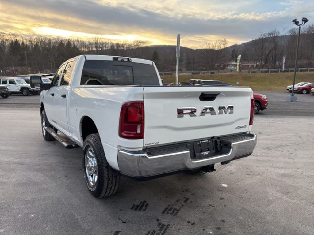 New 2026 Ram 3500 TRADESMAN CREW CAB 4X4 6'4 BOX Pickup