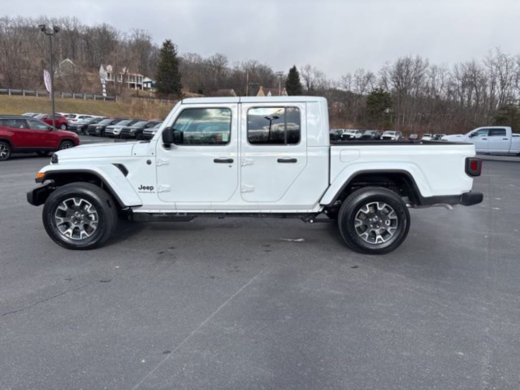 New 2026 Jeep Gladiator SAHARA 4X4 Pickup