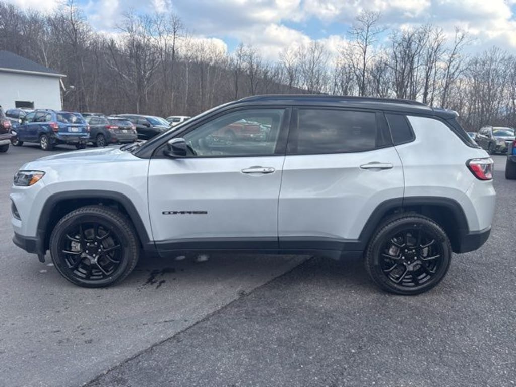 Used 2024 Jeep Compass Latitude SUV