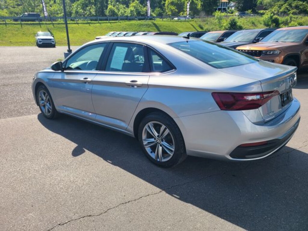 Used 2024 Volkswagen Jetta 1.5T SE Sedan