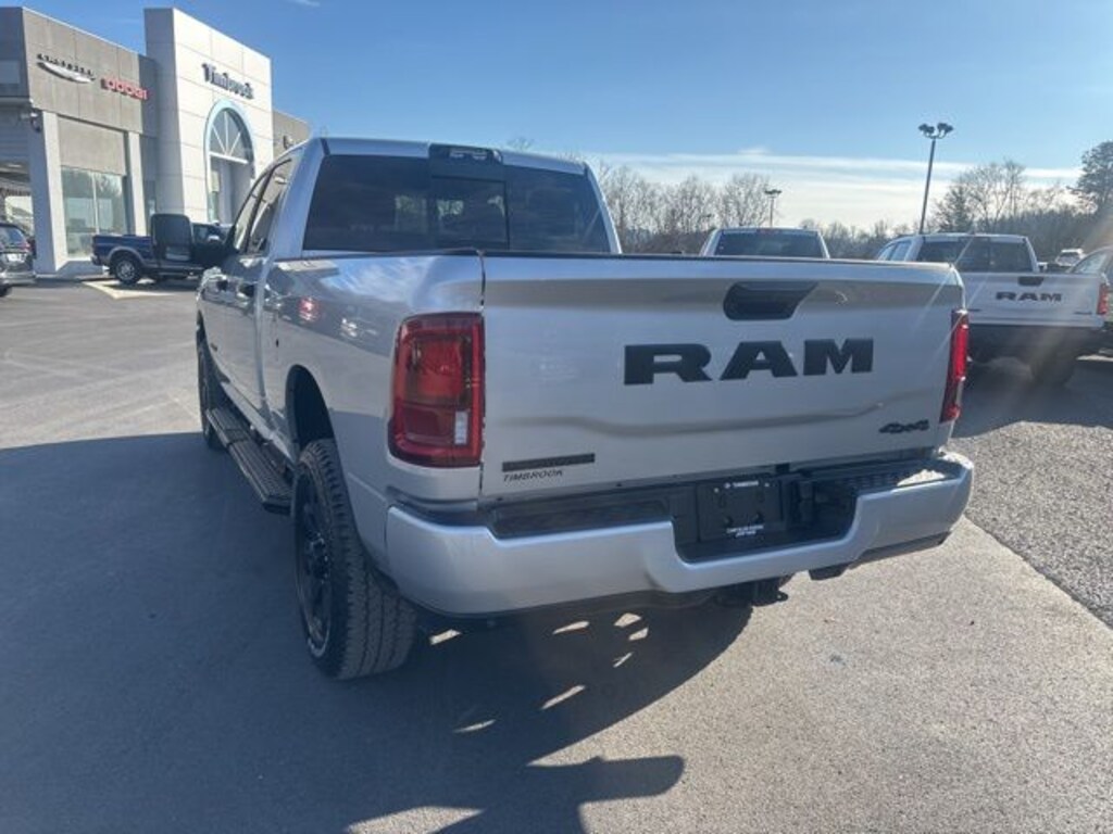 New 2026 Ram 2500 BIG HORN CREW CAB 4X4 6'4 BOX Pickup
