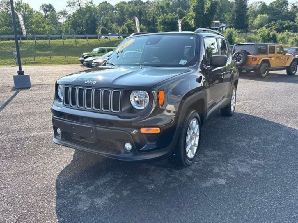 Used 2023 Jeep Renegade Latitude SUV