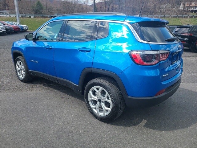 2025 Jeep Compass Latitude photo 3