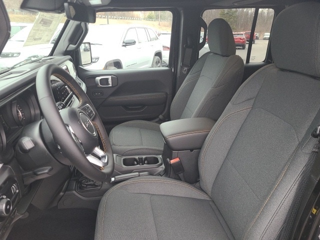 2025 Jeep Wrangler 4-Door Sahara - Photo 12