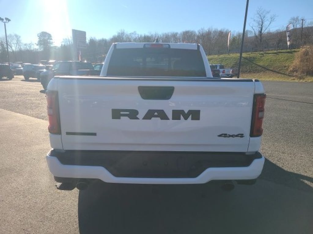 New 2026 Ram 1500 BIG HORN CREW CAB 4X4 5'7 BOX Pickup