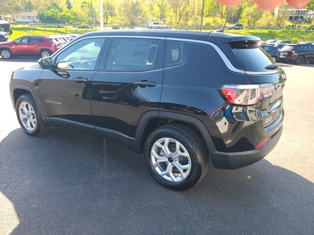 2025 Jeep Compass Sport photo 3