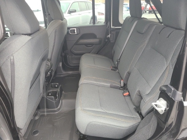 2025 Jeep Wrangler 4-Door Sahara - Photo 22