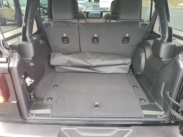 2025 Jeep Wrangler 4-Door Sahara - Photo 24
