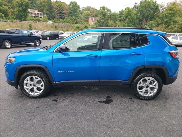 2025 Jeep Compass Latitude photo 2