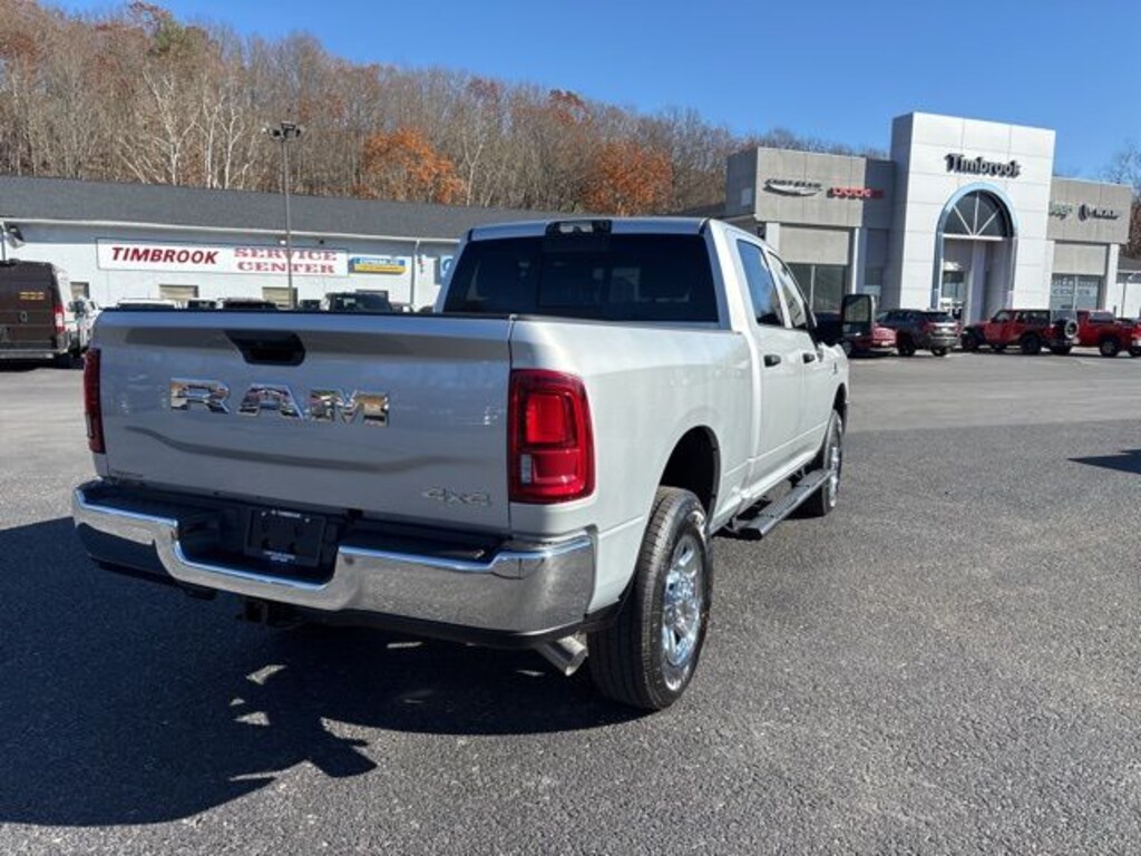 New 2026 Ram 3500 TRADESMAN CREW CAB 4X4 6'4 BOX Pickup