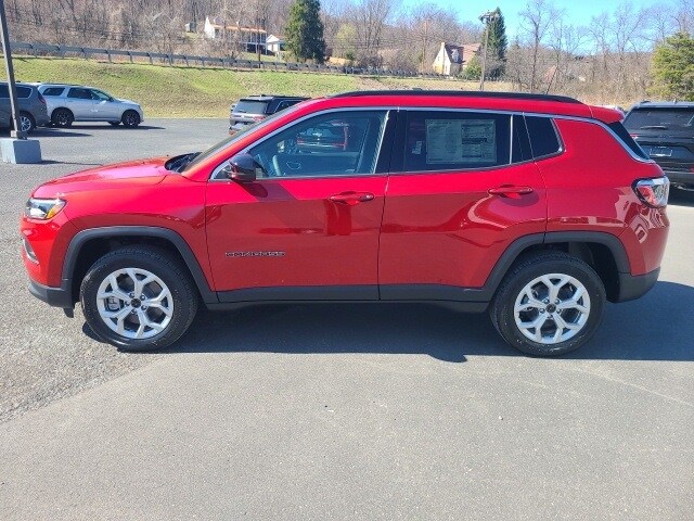 2025 Jeep Compass Latitude photo 2