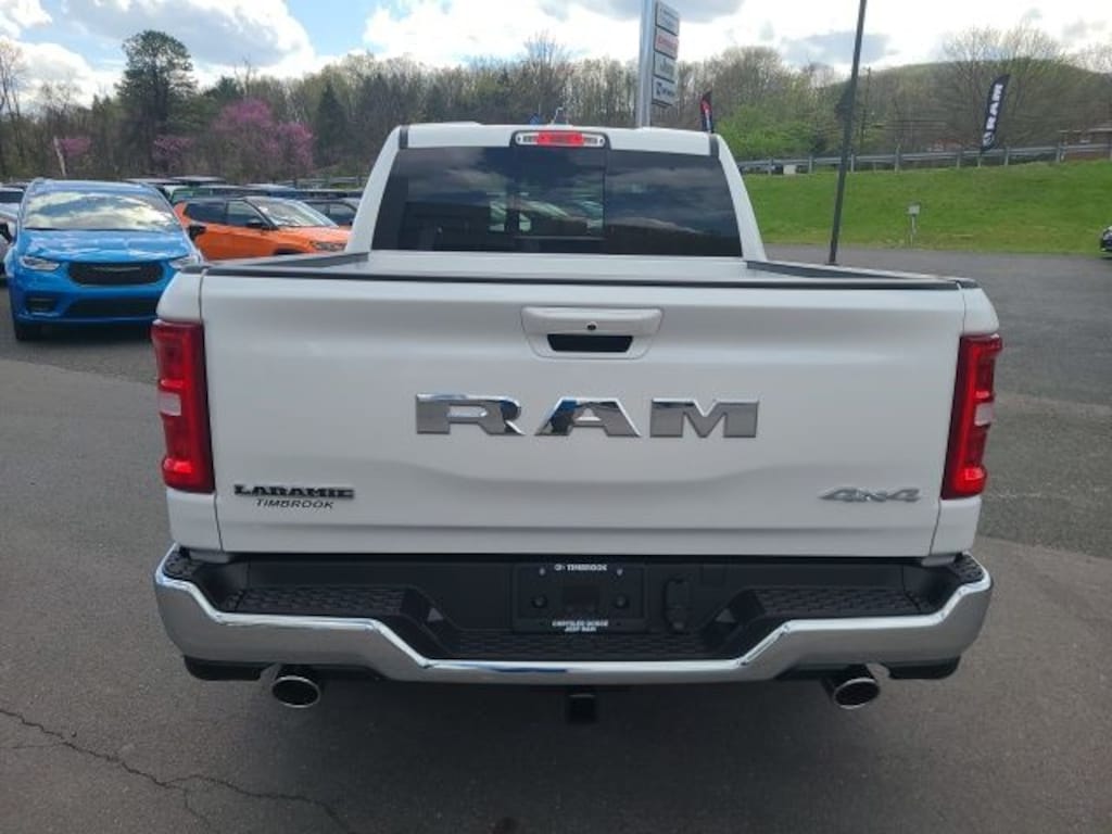 New 2026 Ram 1500 LARAMIE CREW CAB 4X4 5'7 BOX Pickup