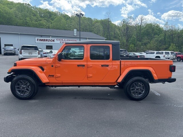 2025 Jeep Gladiator Sport S photo 2