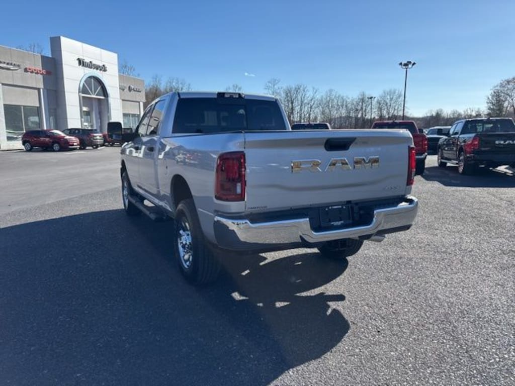 New 2026 Ram 3500 TRADESMAN CREW CAB 4X4 6'4 BOX Pickup