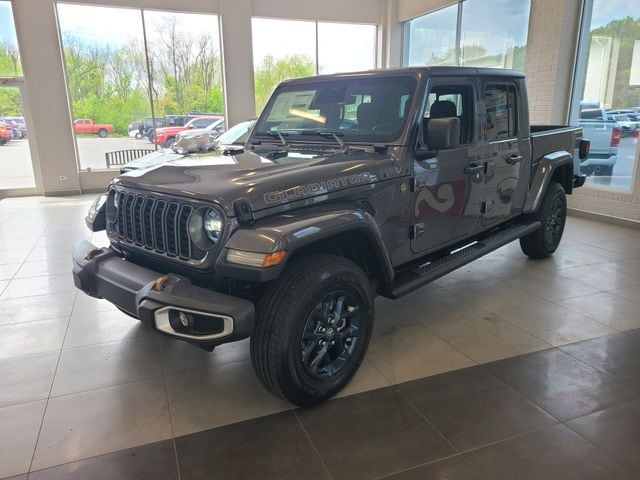 2026 Jeep Gladiator 85th Anniversary Edition Auto's photo